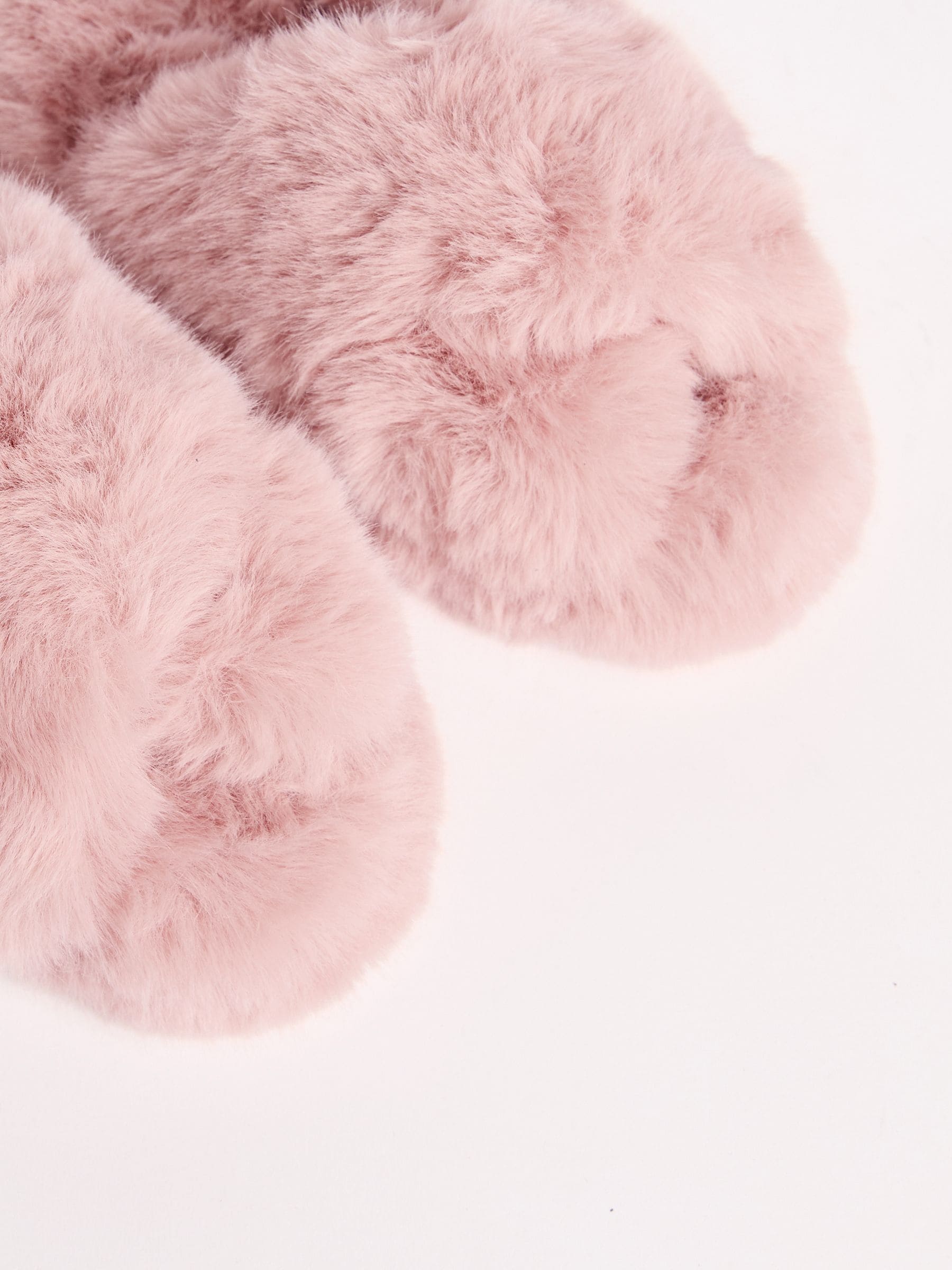 Roze - Lipsy pantoffels van imitatiebont met gekruiste banden