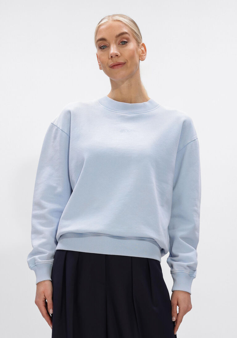 lichtblauwe olaf hussein sweater essential washed crewneck