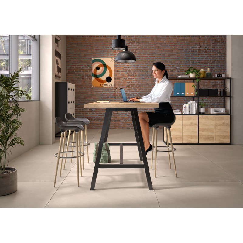 Table haute Synergy H 107 cm avec bloc électrique encastré 3 prises AC + 1 USB-A +1 USB-C