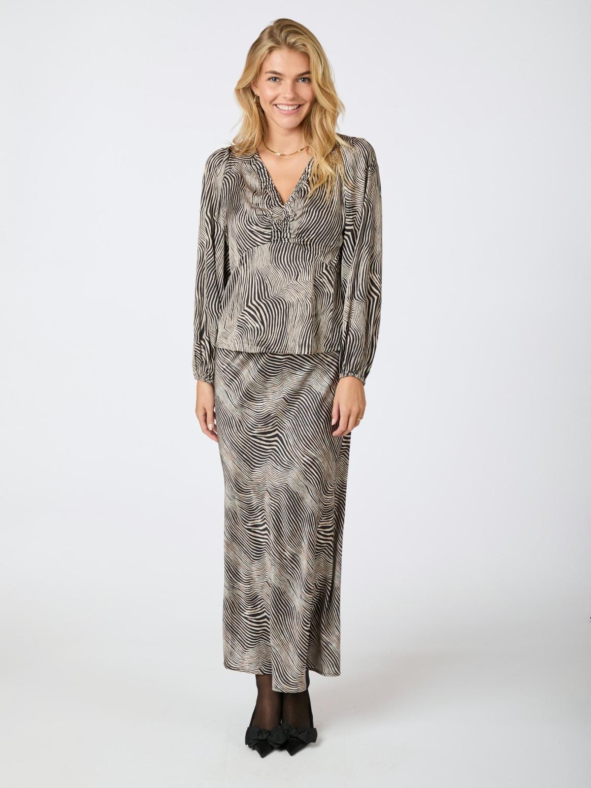 Neo Noir Istana Floating Wave Blouse