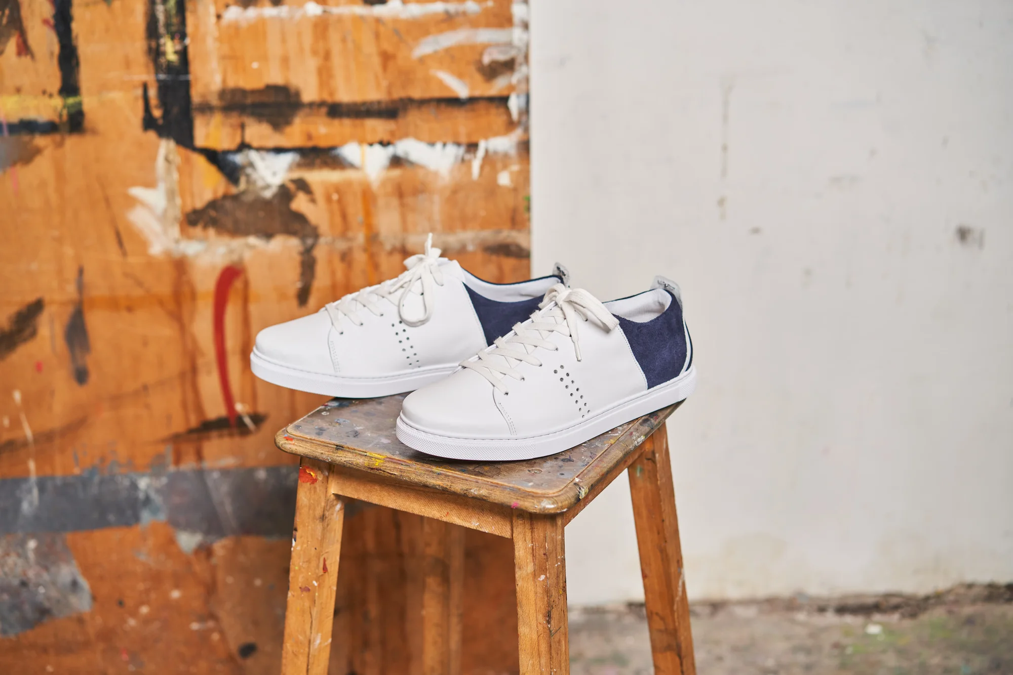 Baskets basses René - Cuir Blanc et Daim marine VP