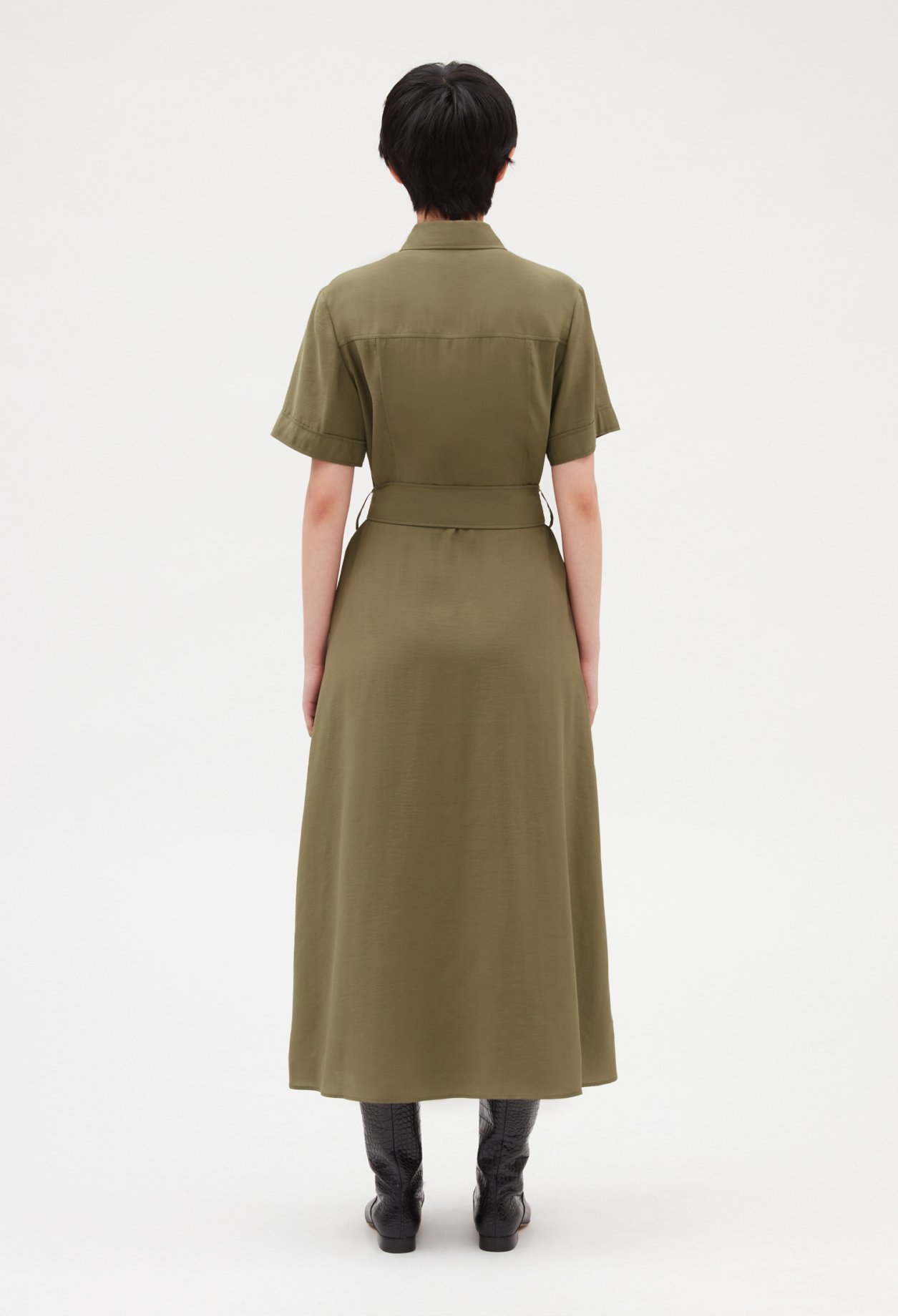 Robe midi fluide manches courtes