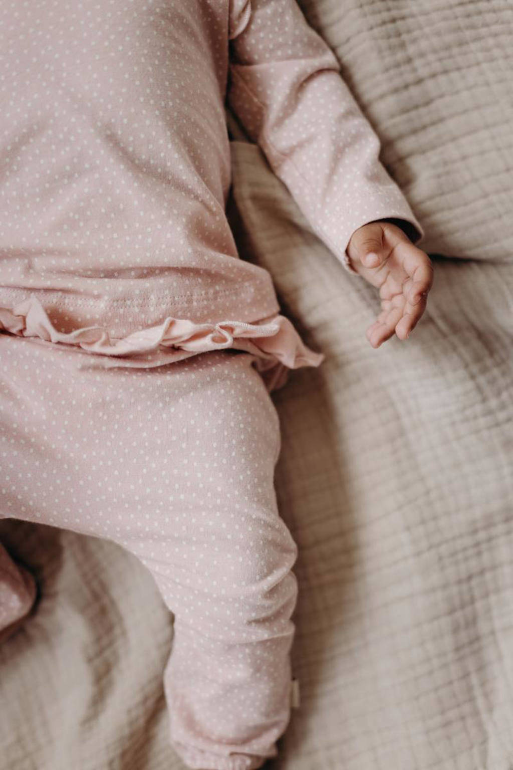 LEVV baby regular fit broek LNAIKINOS met stippen zachtroze/wit