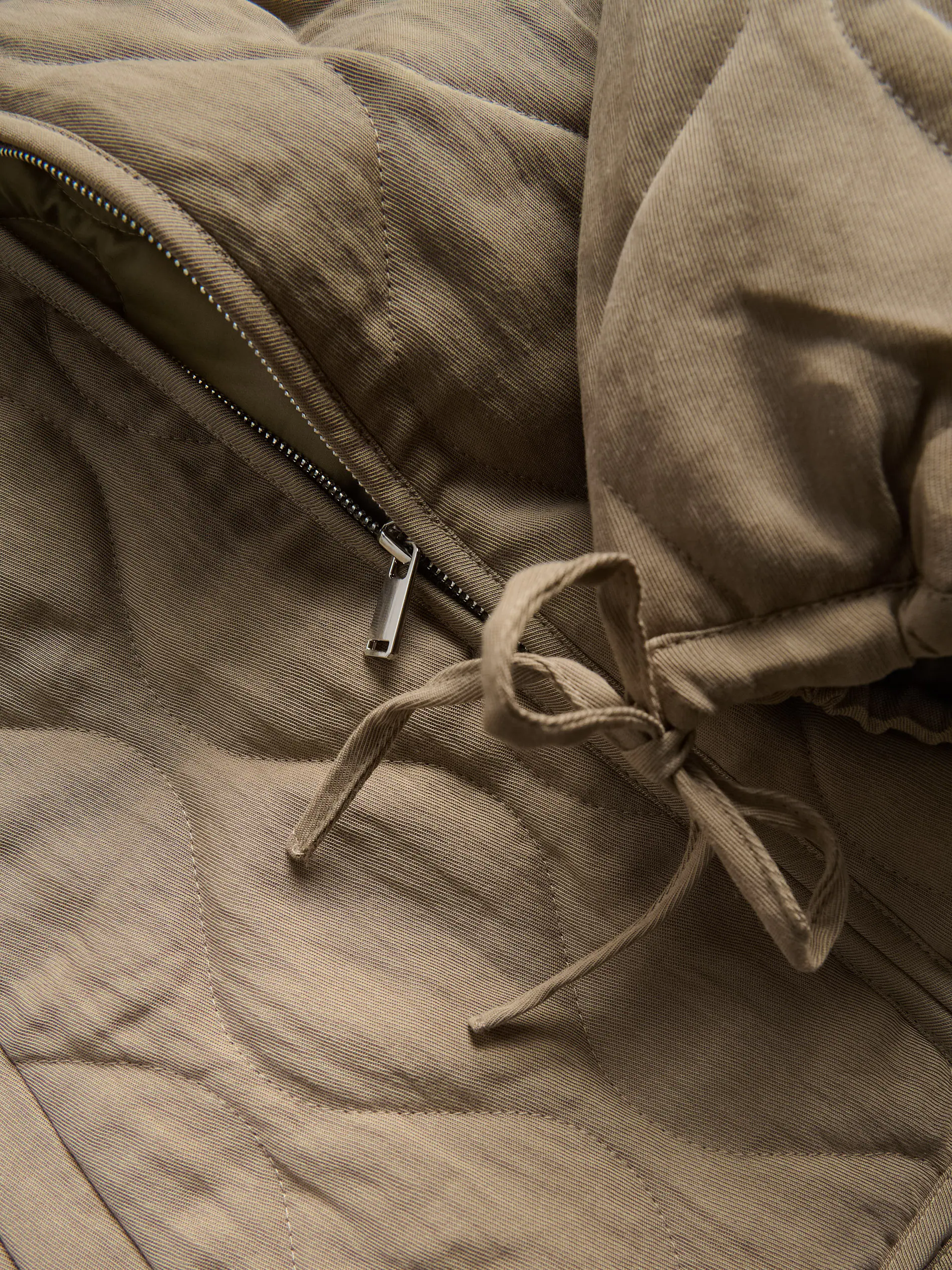 Jacke mit dekorativen Bindungen
