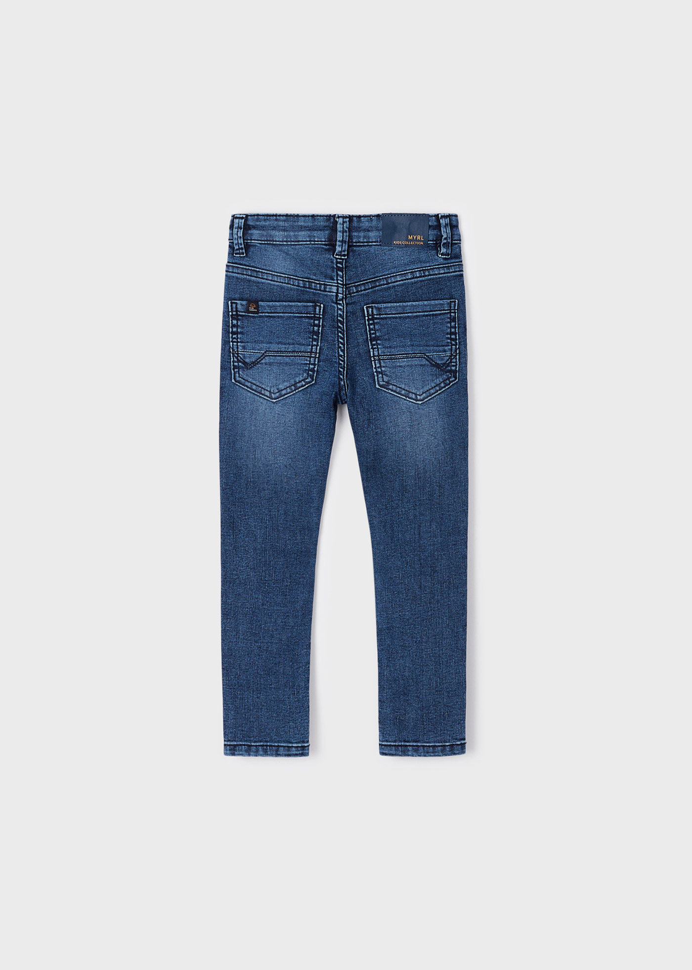 Calça jeans skinny feita com algodão sustentável para meninos