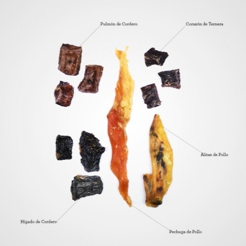 Mix de petiscos CRU com sabores variados para gatos.