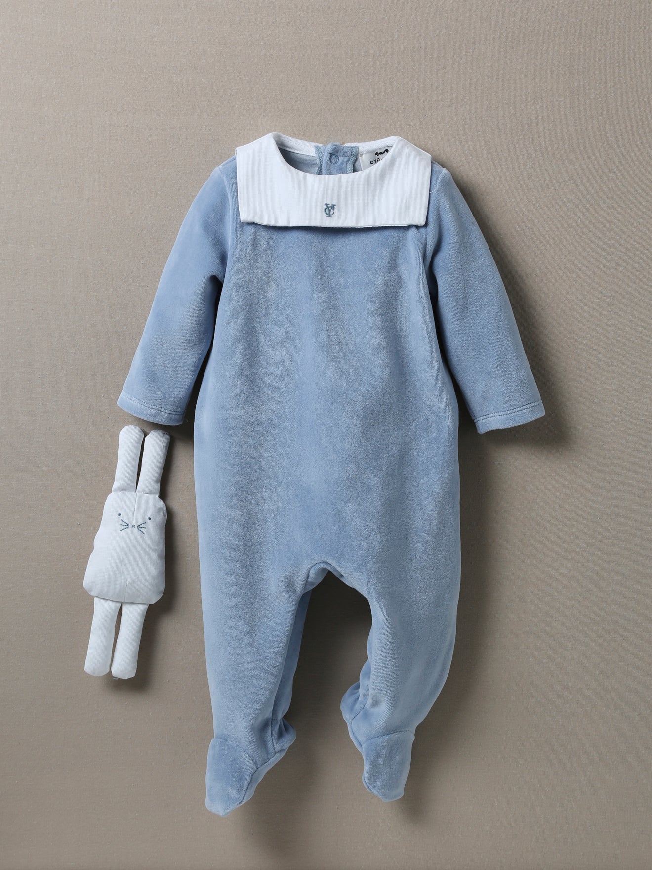 Dors-bien Bébé en velours avec plastron