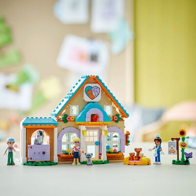 LEGO Friends 42651 Dyreklinikk med hest og kjæledyr