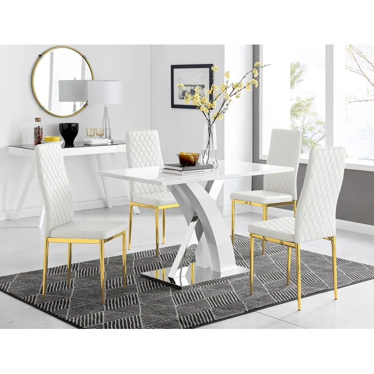 Conjunto de mesa de jantar branca com acabamento brilhante e 4 cadeiras de jantar de luxo em couro sintético.