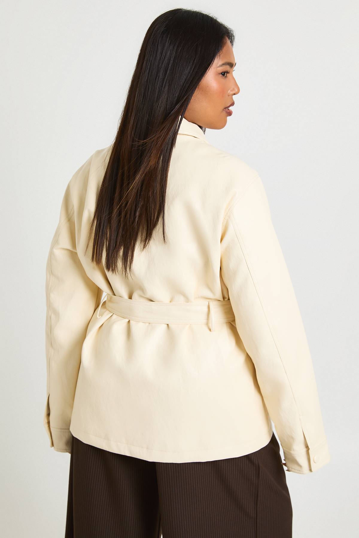 boohoo Surchemise Grande Taille En Synthétiquecuir Avec Ceinture Et Poches Utilitaires