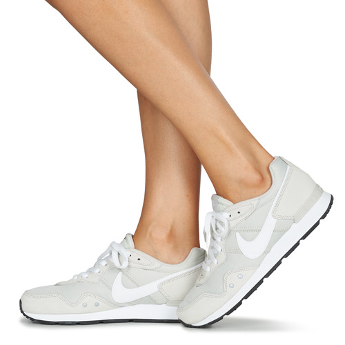 Nike - VENTURE RUNNER - Beige / Blanc
