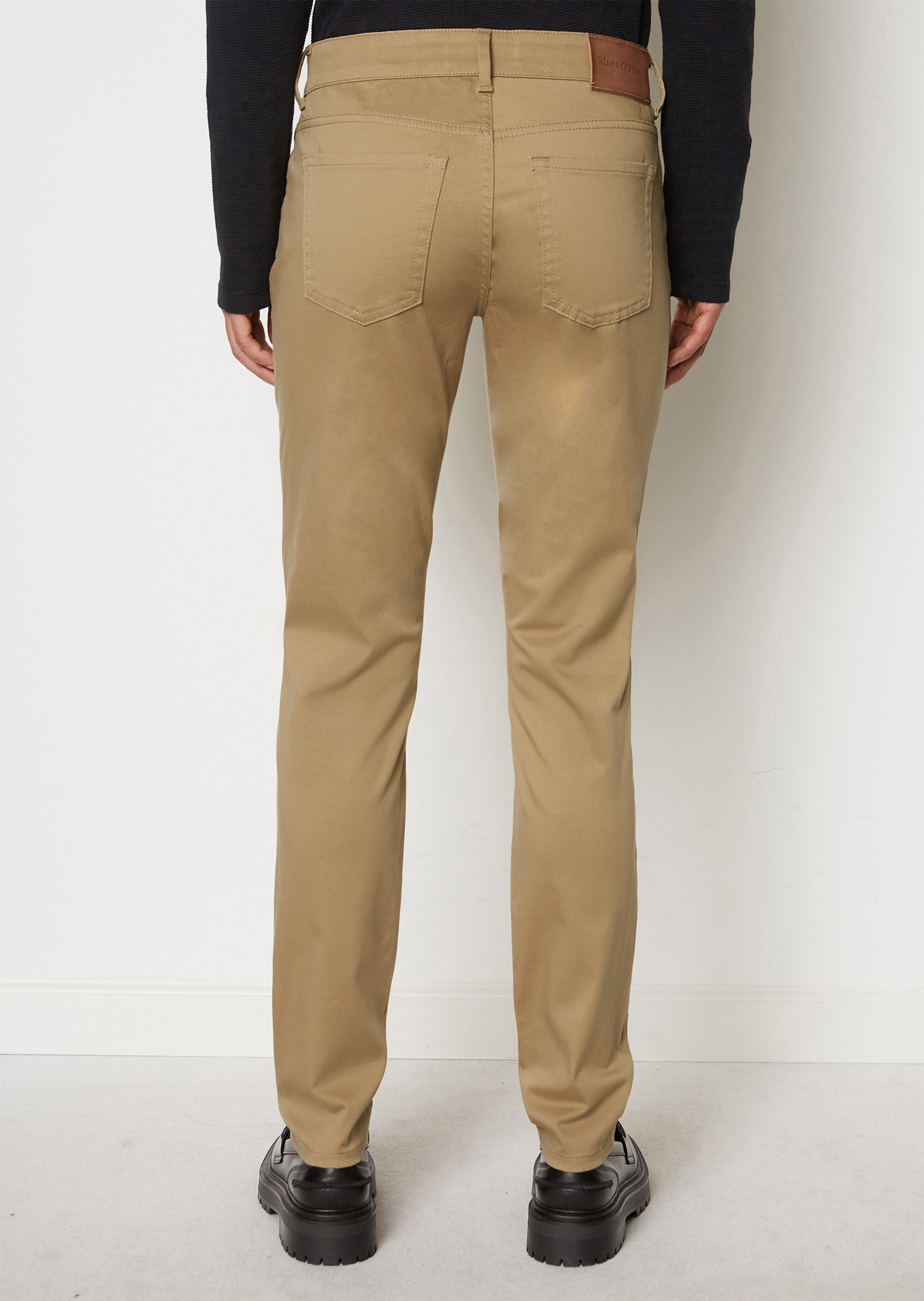 Hose Modell ALBY slim aus Satin-Stretch