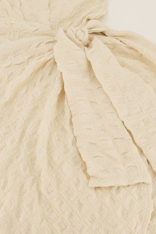Beige jurk met overslag en structuur