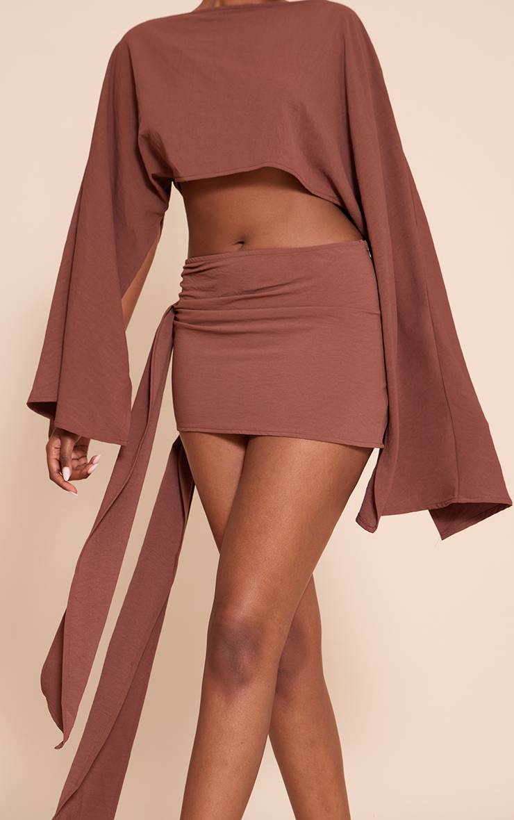 Marron Foncé Mini-jupe Coordonnée En Tissu Vaporeux Avec Nœud Sur Le Côté