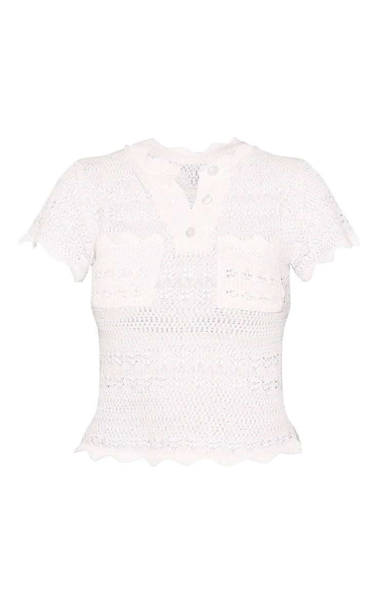 Blanc Haut En Maille Petite À Détail De Poche, Sans Col, Boutonnage Devant Et Manches Courtes