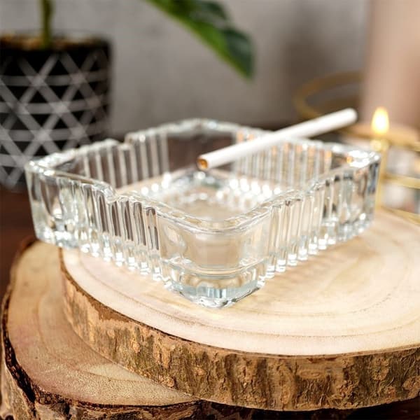 Firkantet krystalllignende glassaskebeger med fire sigarettuttak