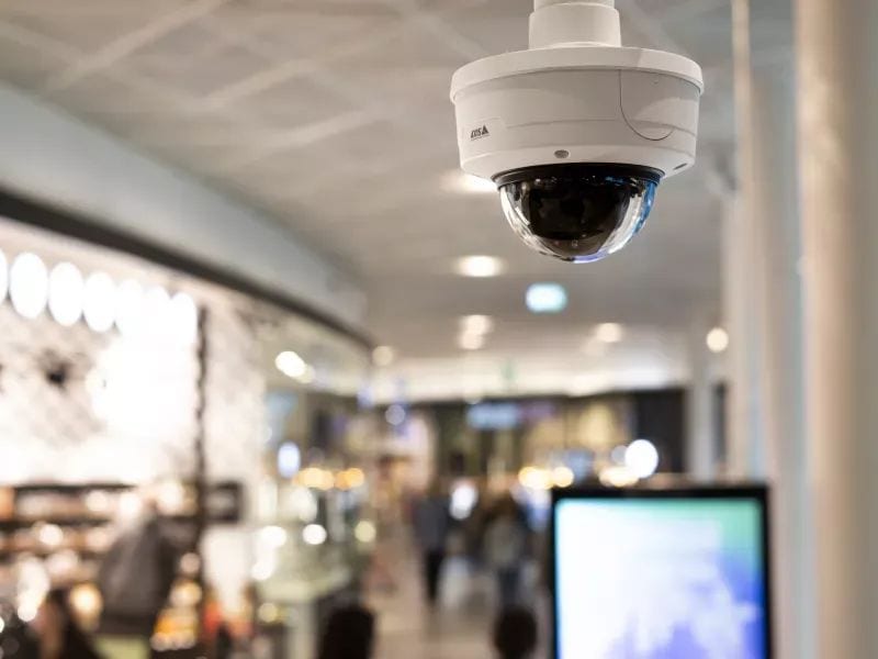 Axis Netzwerkkamera P3277-LV KI-gestützte Dome-Kamera mit 5 MP für den Innenbereich
