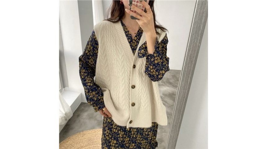 Rred - V-hals effen kabelgebreid vest met knoopjes