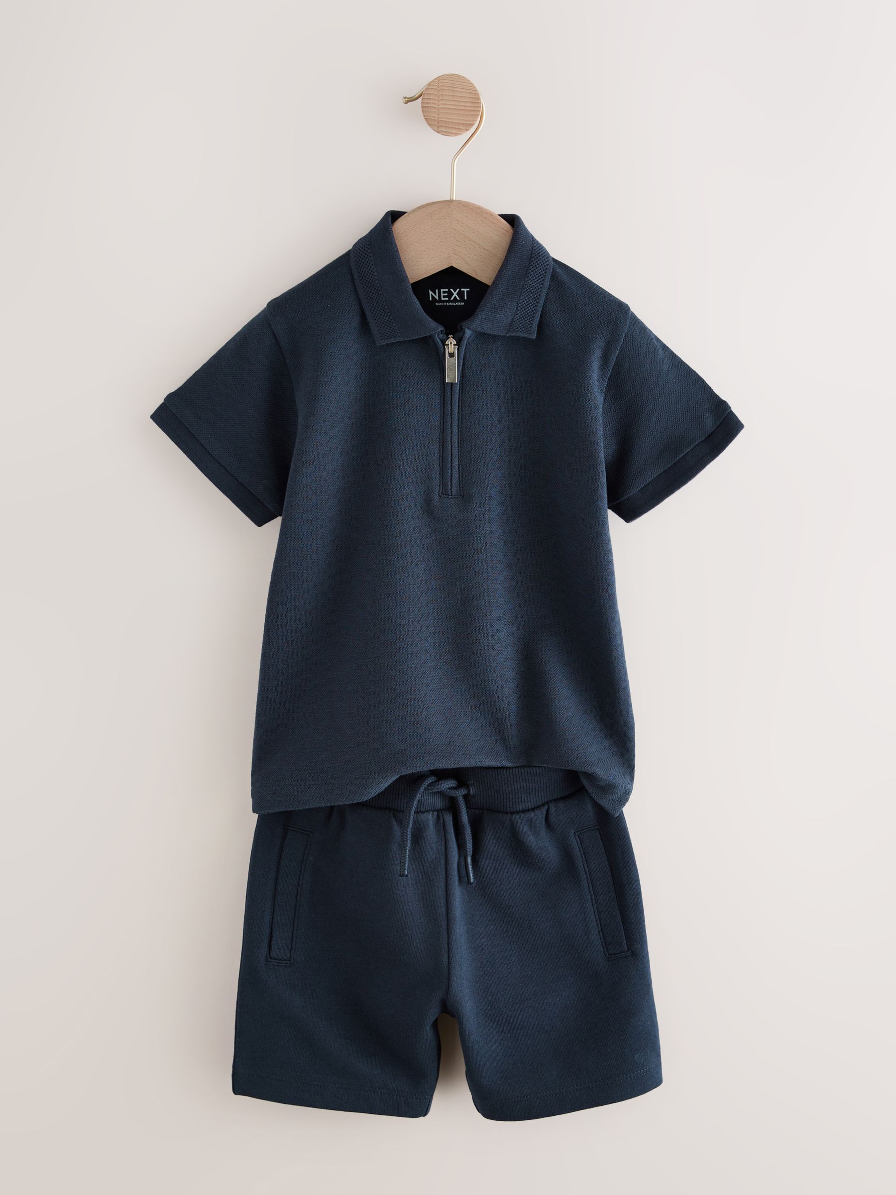 Marinablauw getextureerd - Set van poloshirt met korte mouwen, rits bij de hals en short (3mnd-7jr)