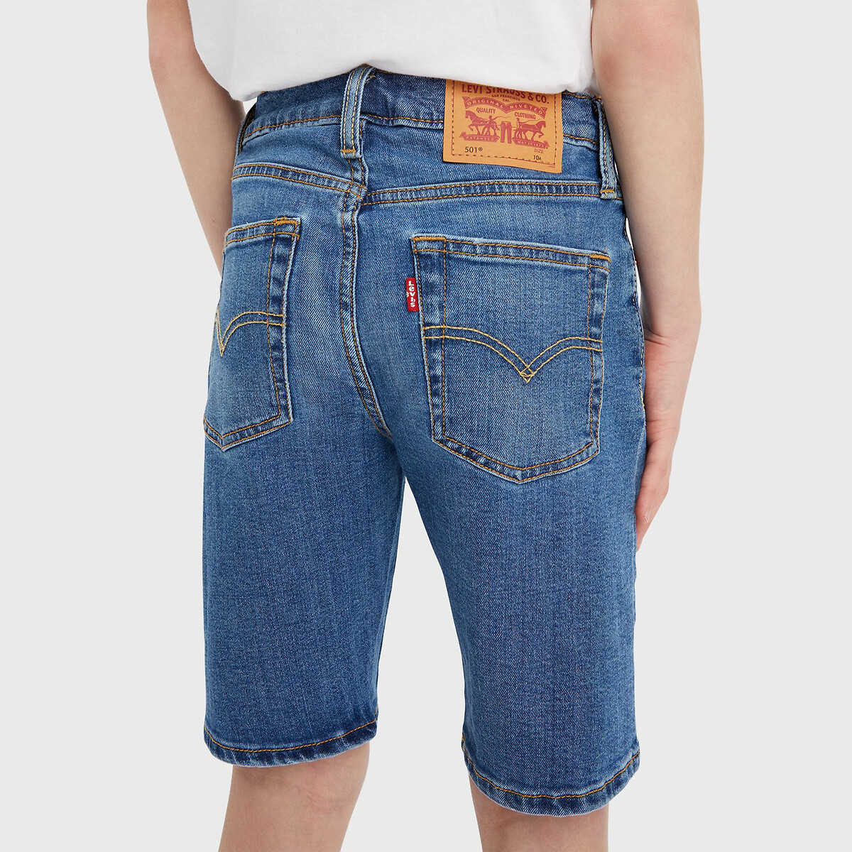 LEVI'S KIDS<br>Shorts jeans com corte 501