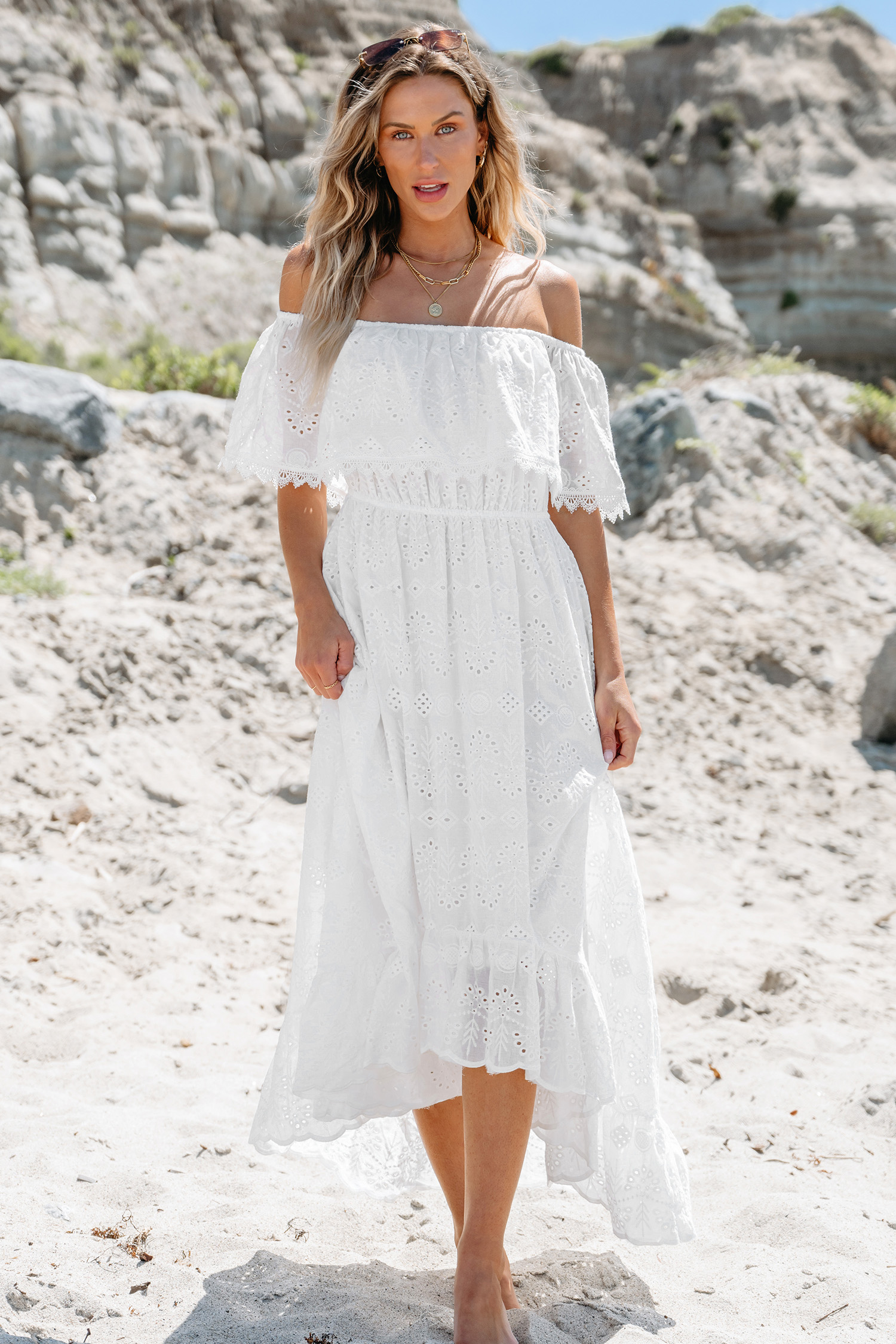 Robe midi en pur coton à épaules dénudées en œillets blanche