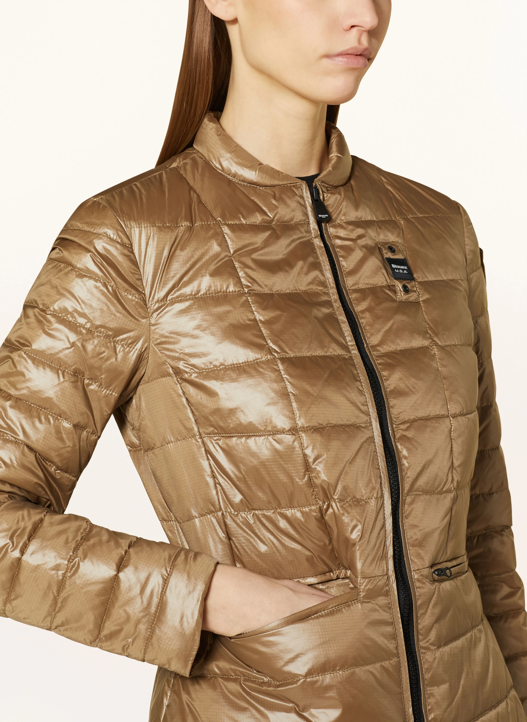 Blauer Steppjacke mit SORONA® AURA-Isolierung