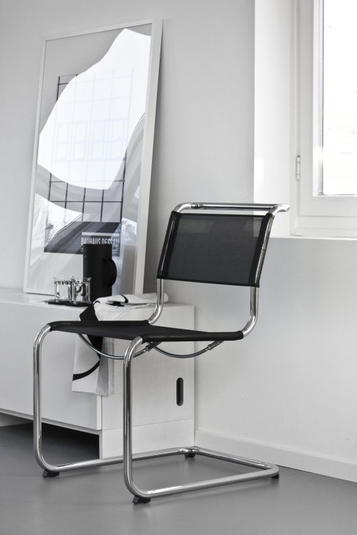 Thonet S33 stoel kernleder zwart