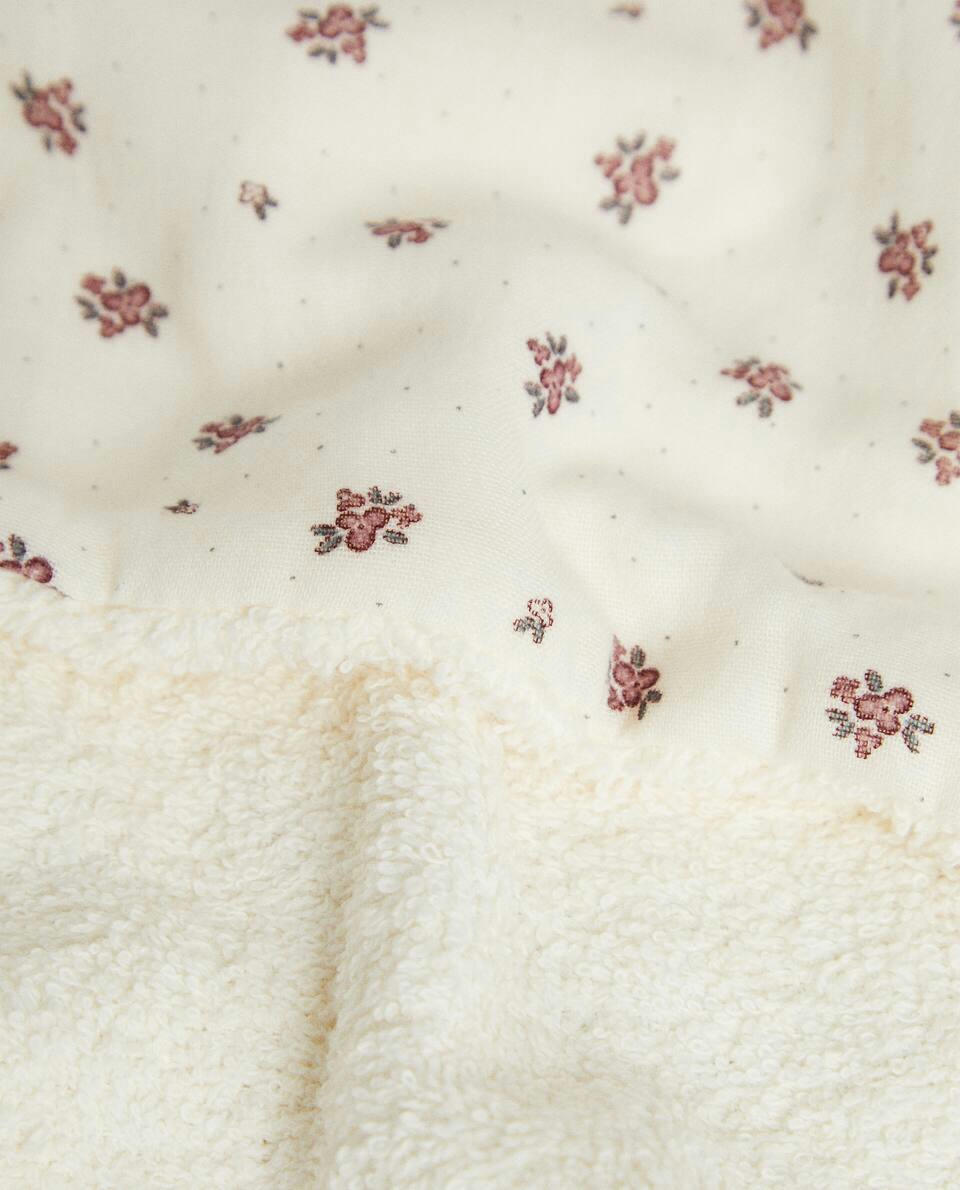 TOALHA INFANTIL COM ESTAMPA FLORAL