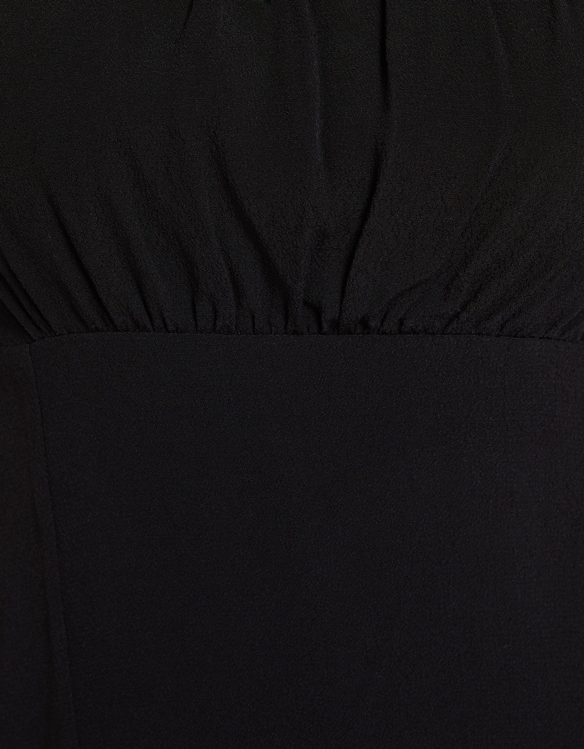 Vestido curto de alças finas