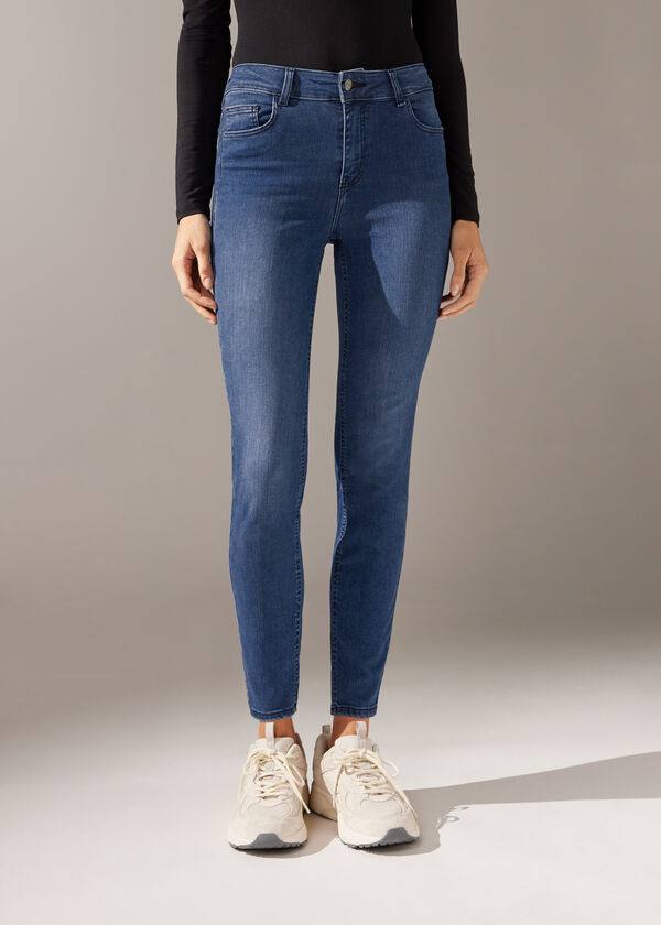 Calça jeans super skinny ultra elástica