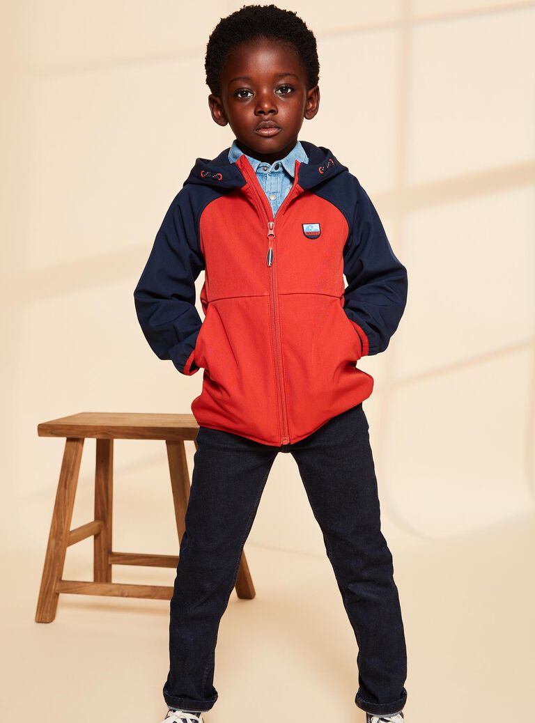 Blouson rouge à capuche