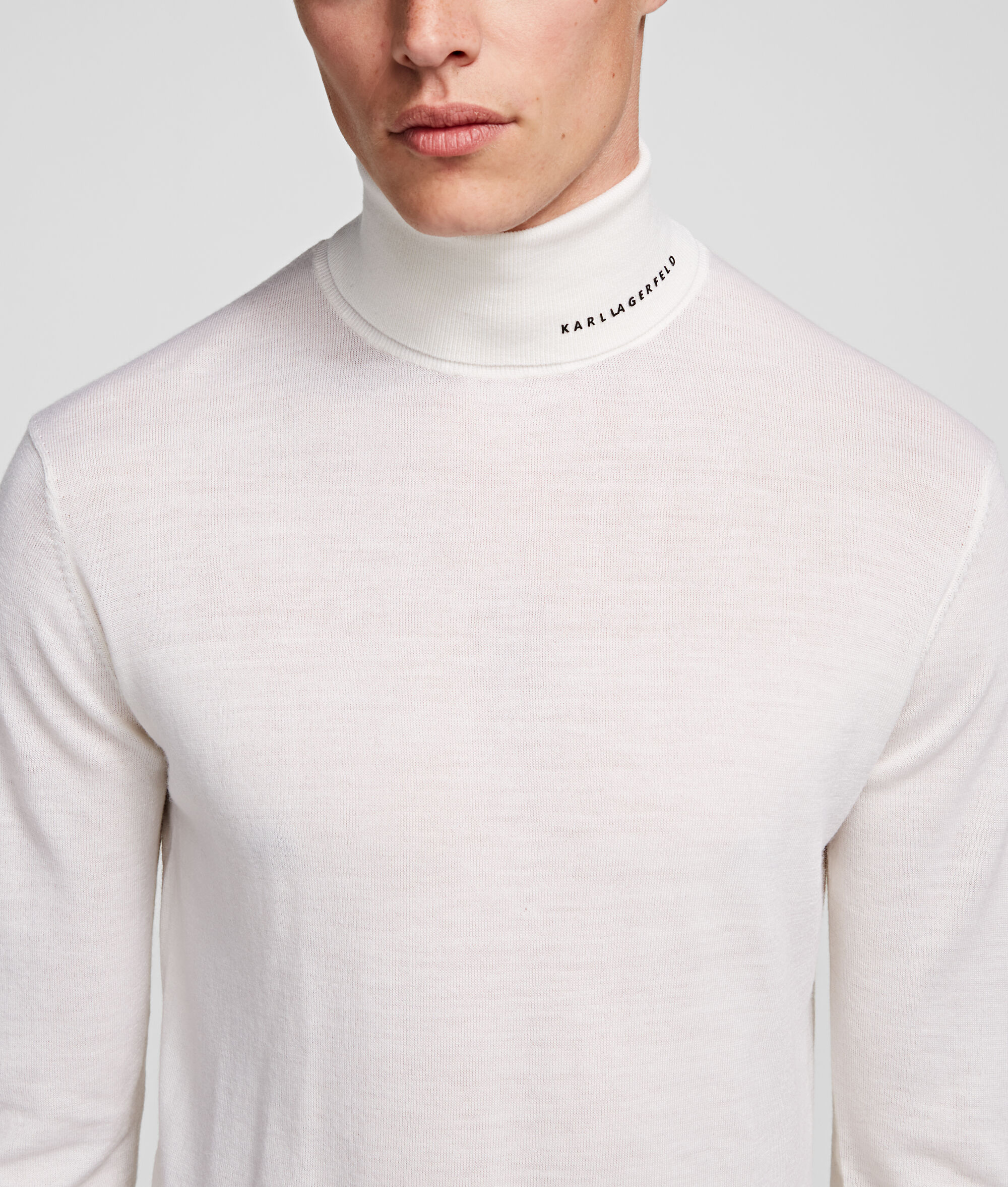 PULL EN LAINE MÉRINOS À COL ROULÉ