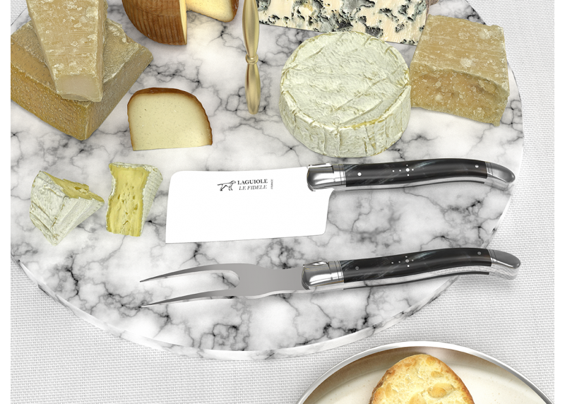 Service à fromage Laguiole avec un manche en corne brune et mitres en acier inoxydable
