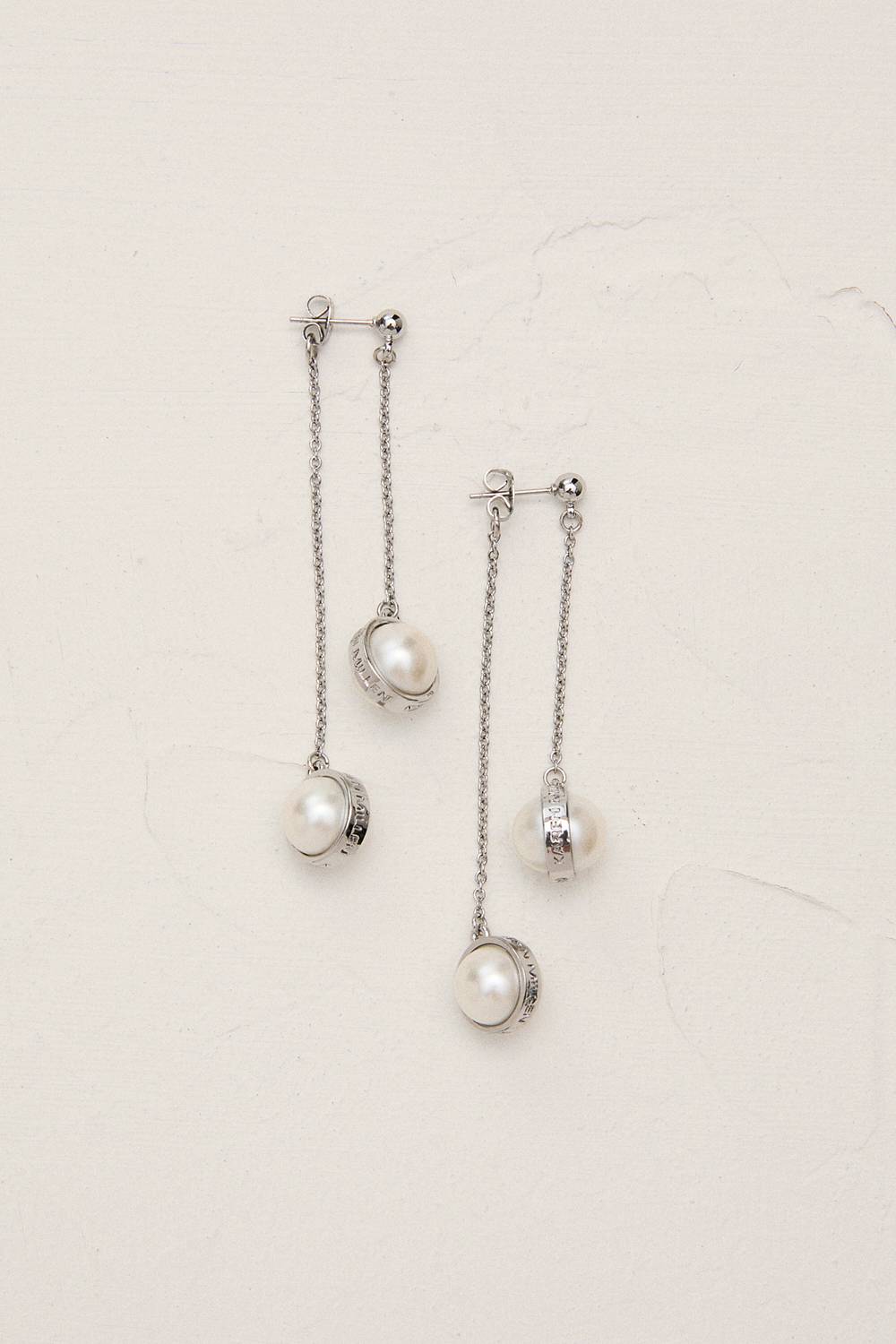 KarenMillen Boucles d'oreilles pendantes double goutte à logo perle en ton argenté