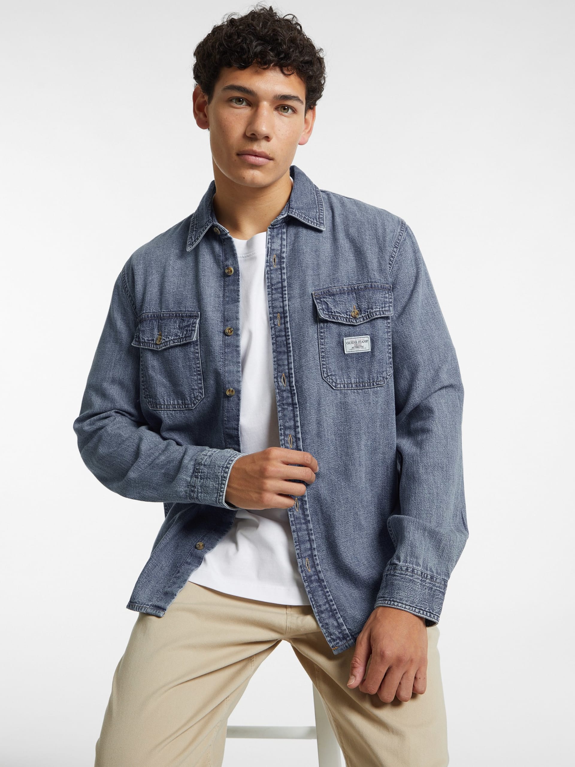 Camisa clássica de manga comprida em jeans