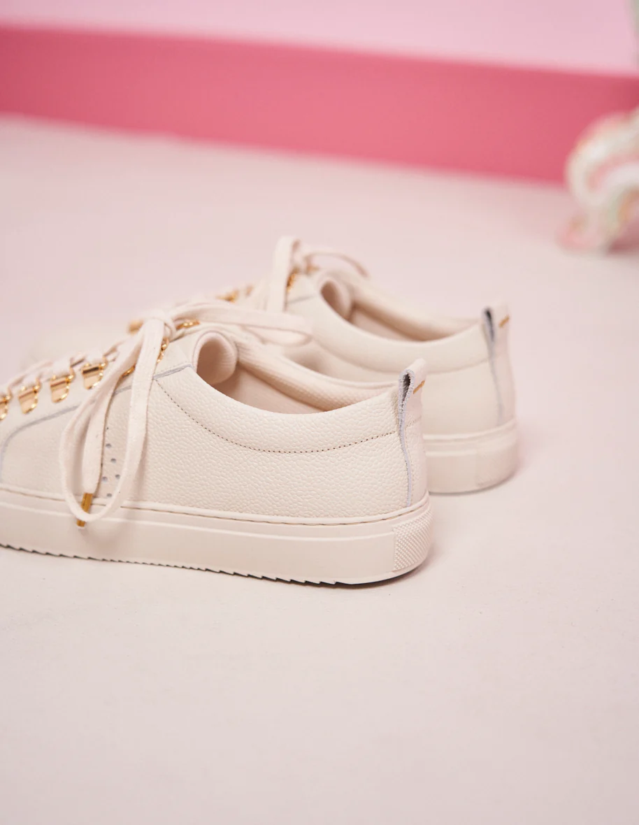 Baskets basses Brigitte - Cuir grainé écru oeillets
