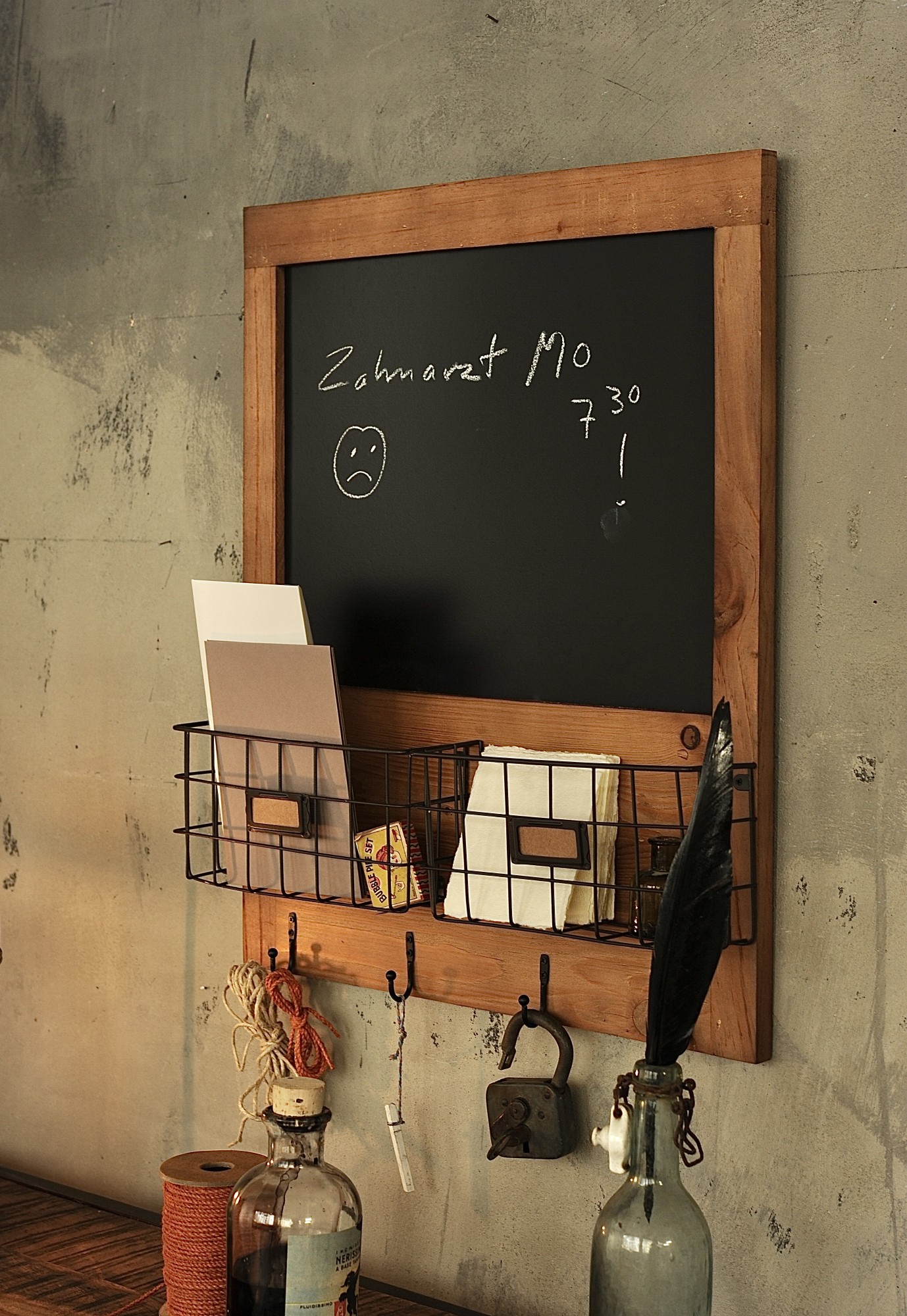 Wand-Tafel mit Körben und Haken, H 56 cm, B 46 cm, L 9 cm von fischer's lagerhaus