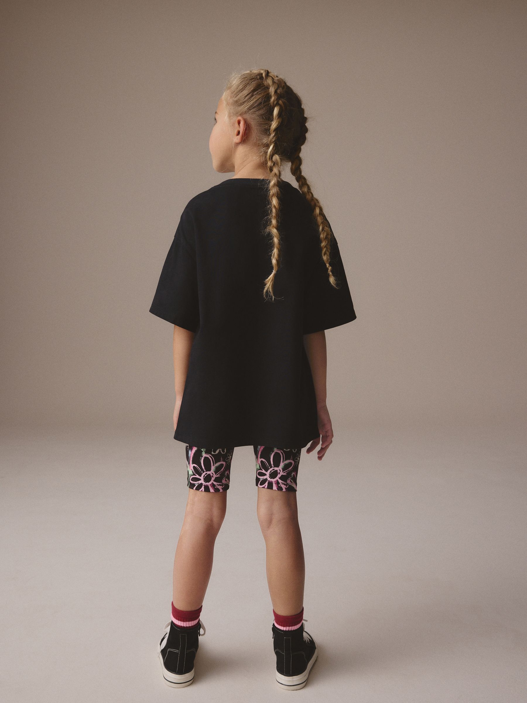 Meerkleurig graffiti - Set van T-shirt en fietsshort (3-16 jr)