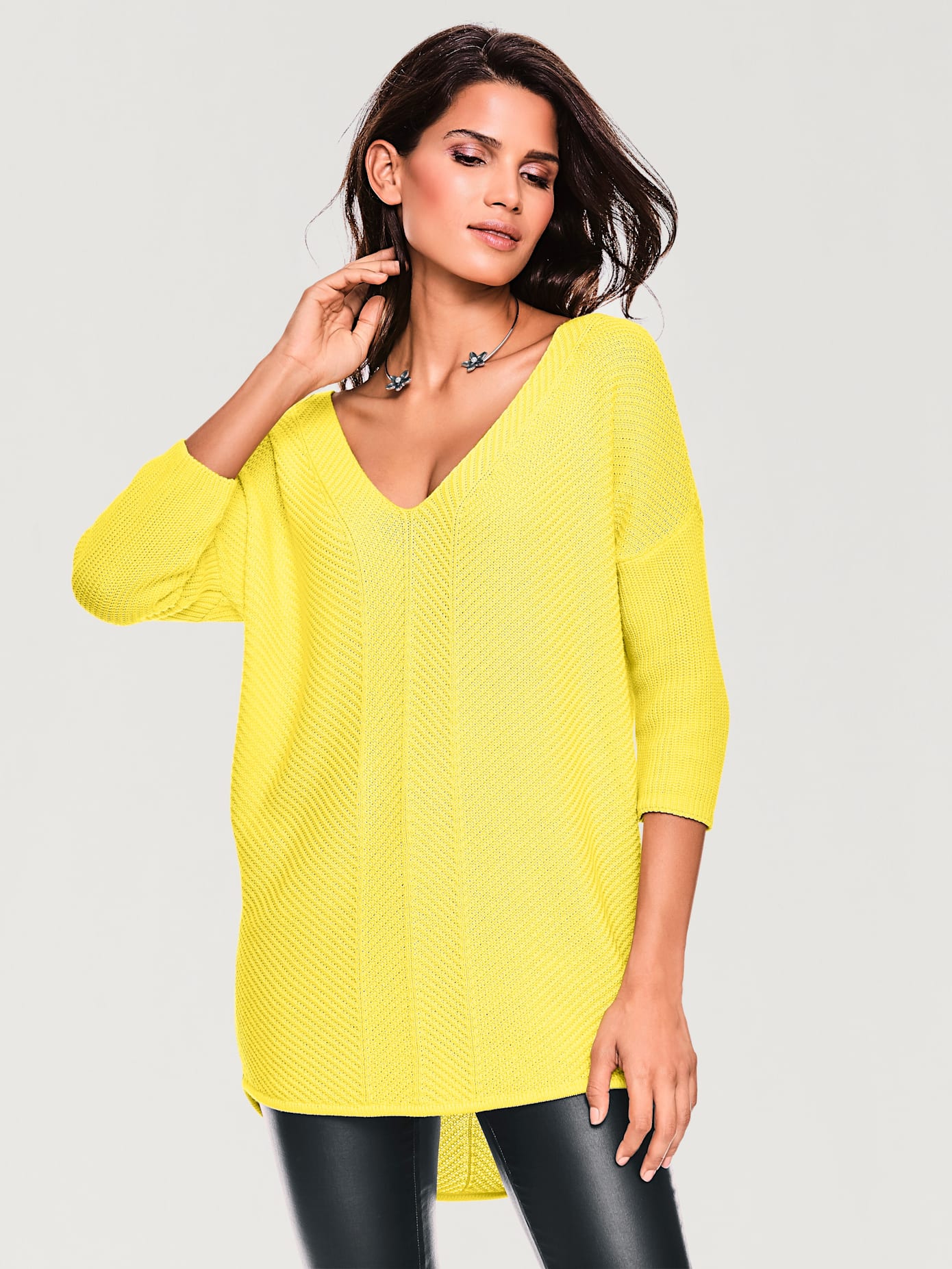 Pull col v look ample tendance