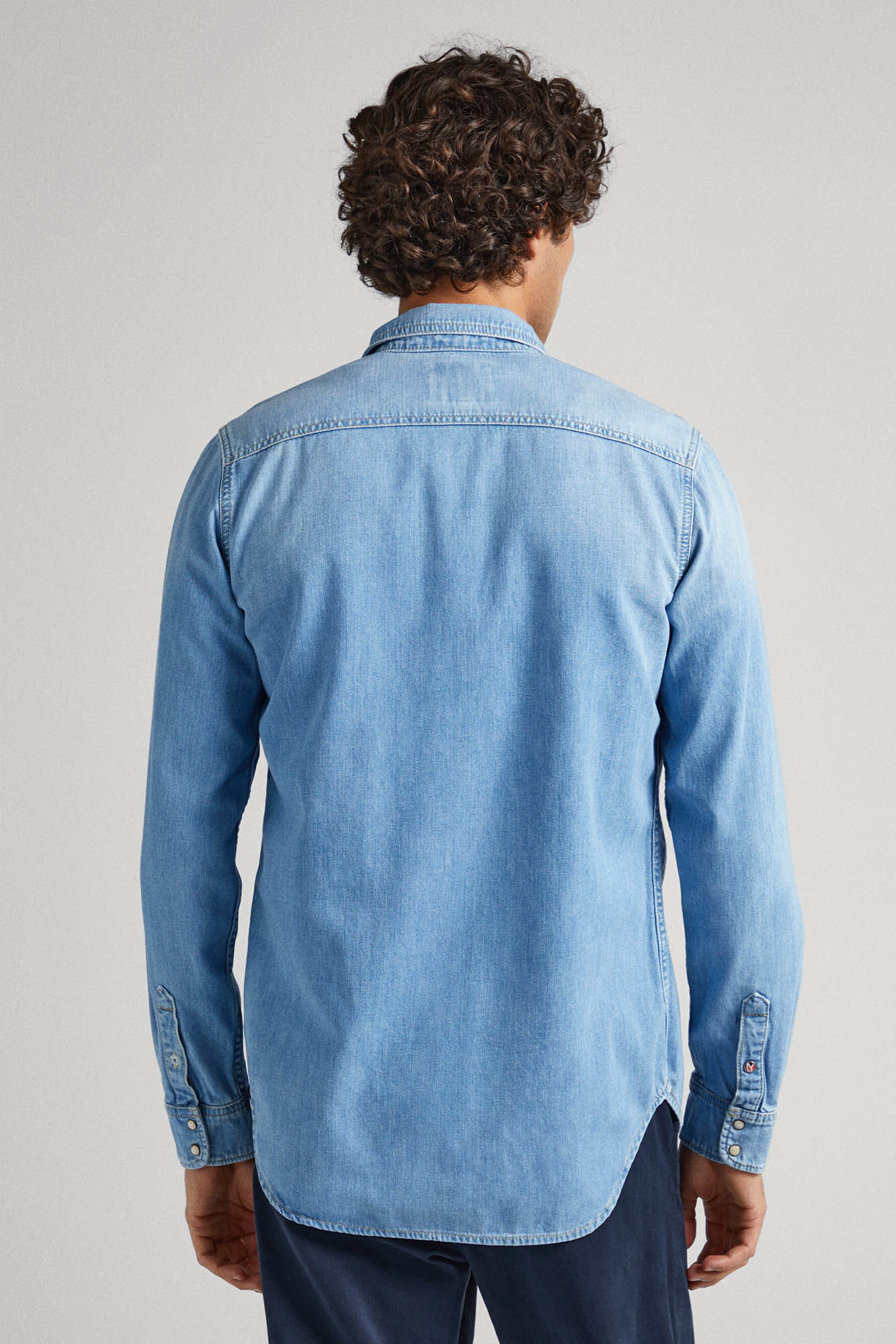 Camisa jeans de corte justo