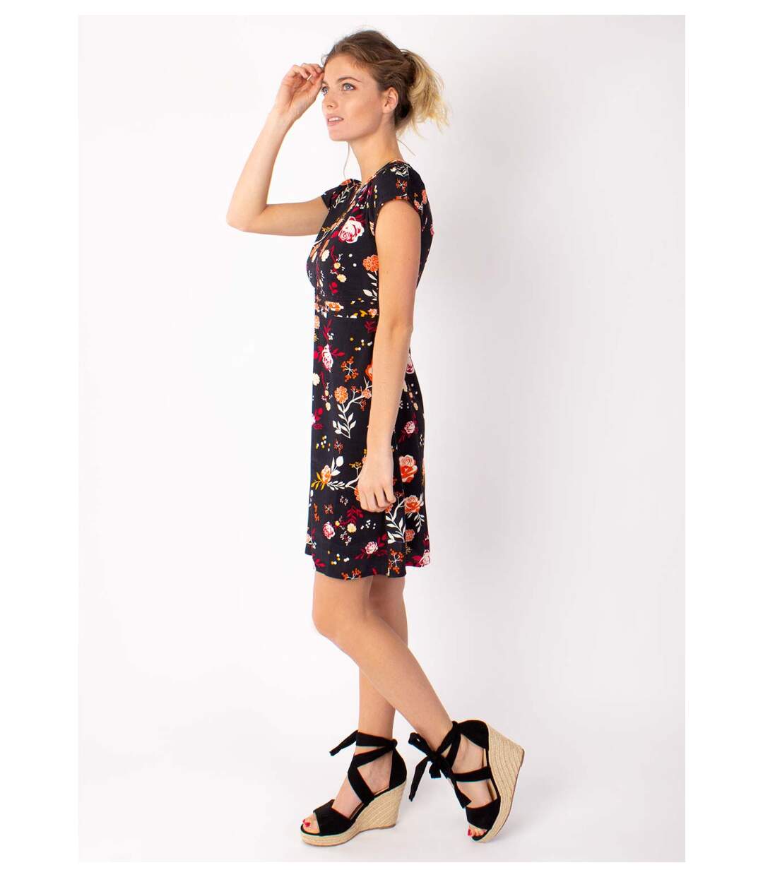 Robe courte cintrée TANIA imprimé fleuri noir Coton Du Monde