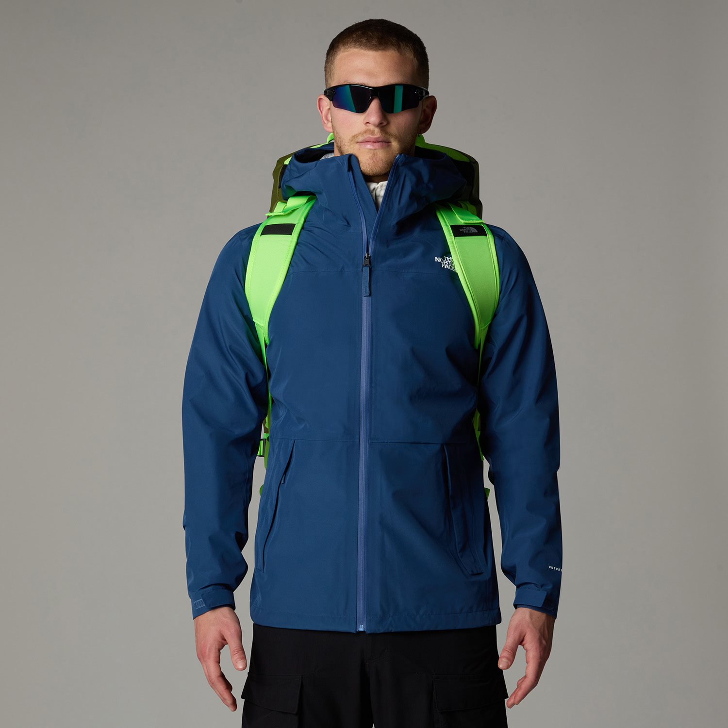 The North Face Base Camp Duffel M forest olive/safety grey