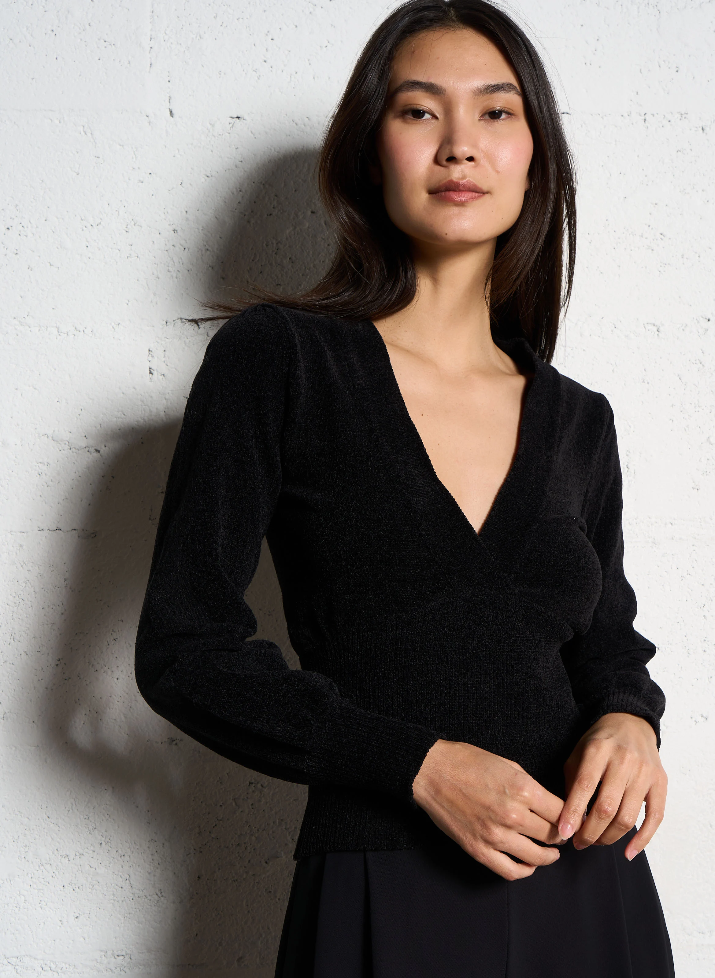 MEG - Top cintré col V | Noir