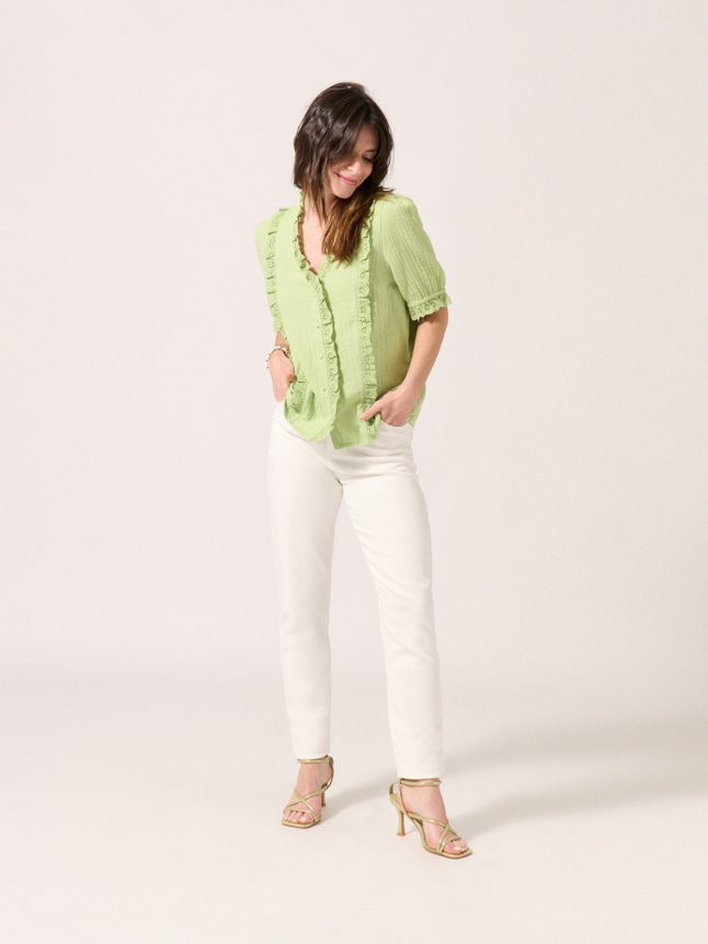 Chemise broderie anglaise détail volant