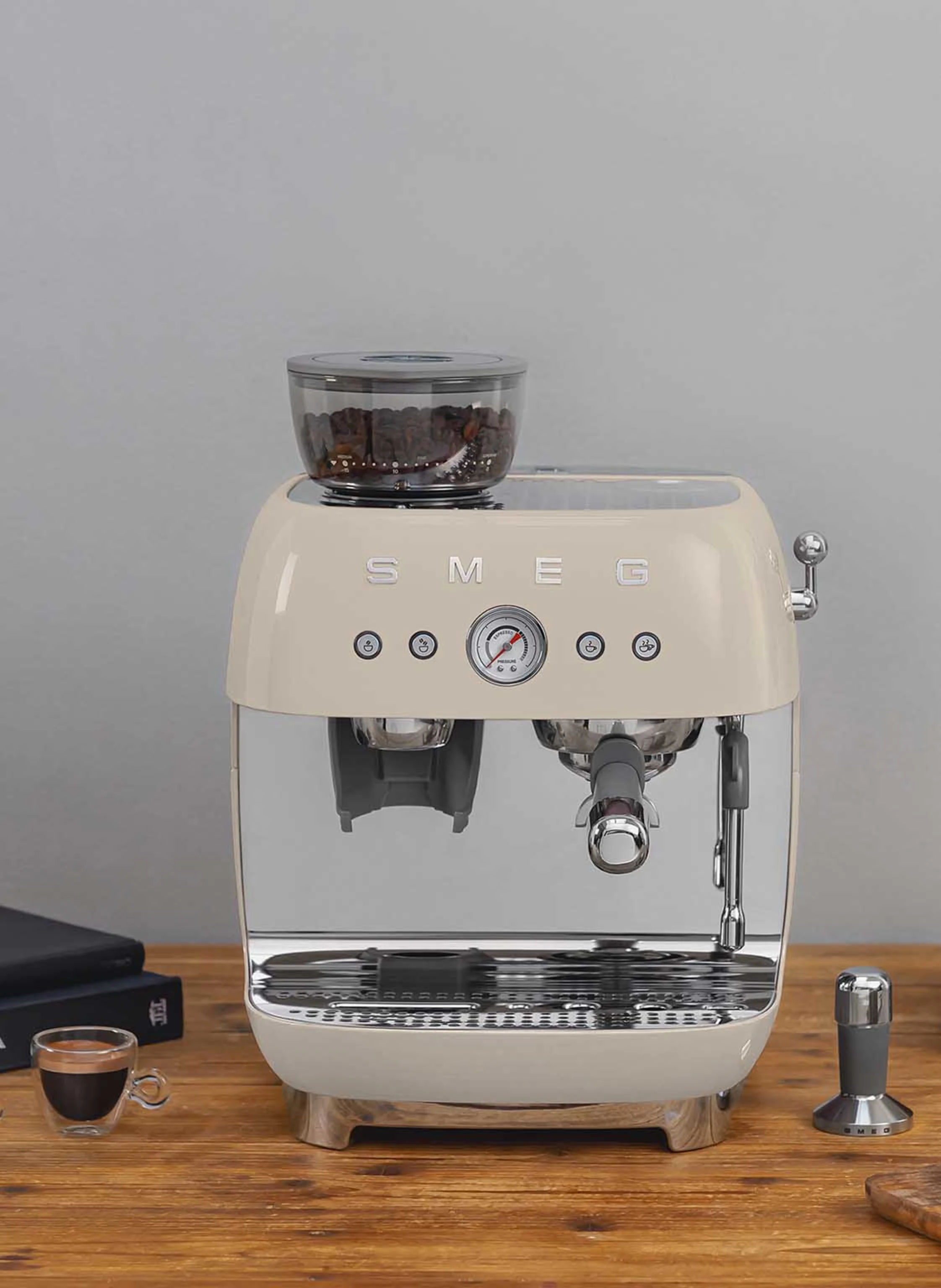 SMEG Espressomaschine ECF03 mit Kaffeemühle