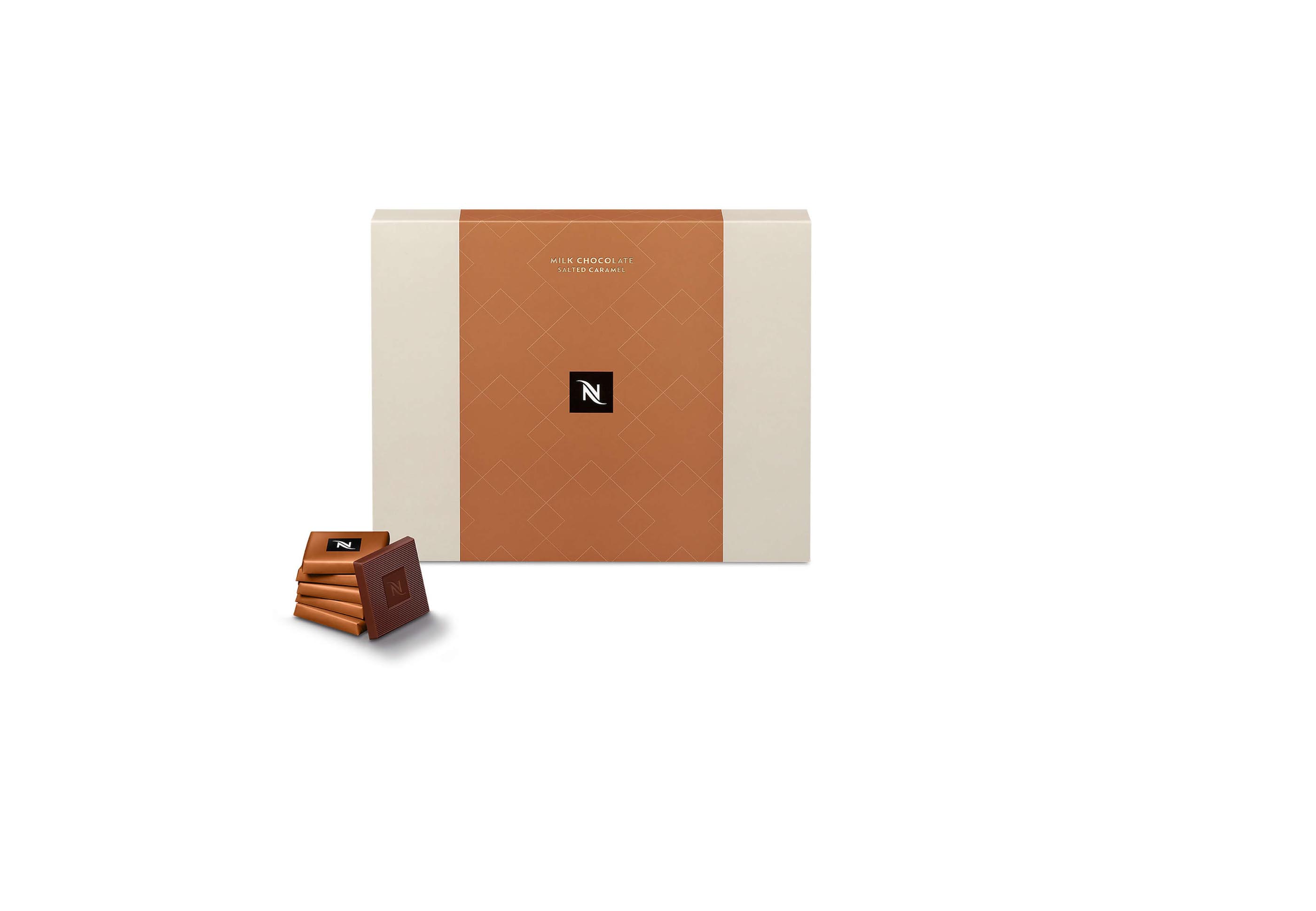 Chocolate ao leite com pedaços de caramelo salgado.