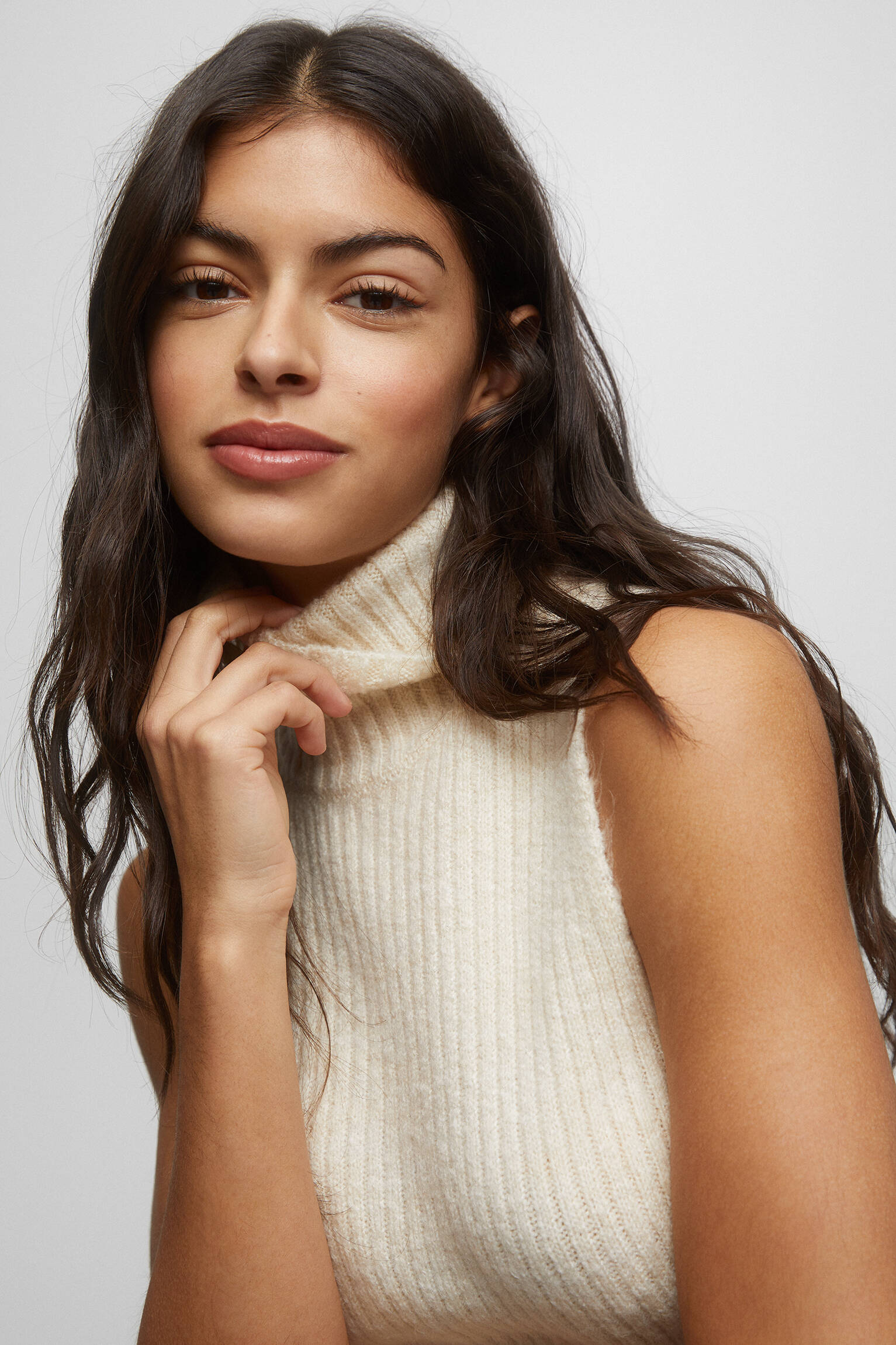 BLUSA DE GOLA ALTA - CRU