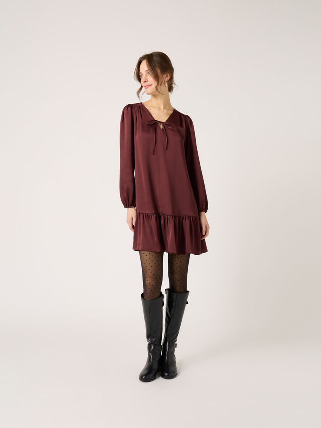 Robe courte nouée au col
