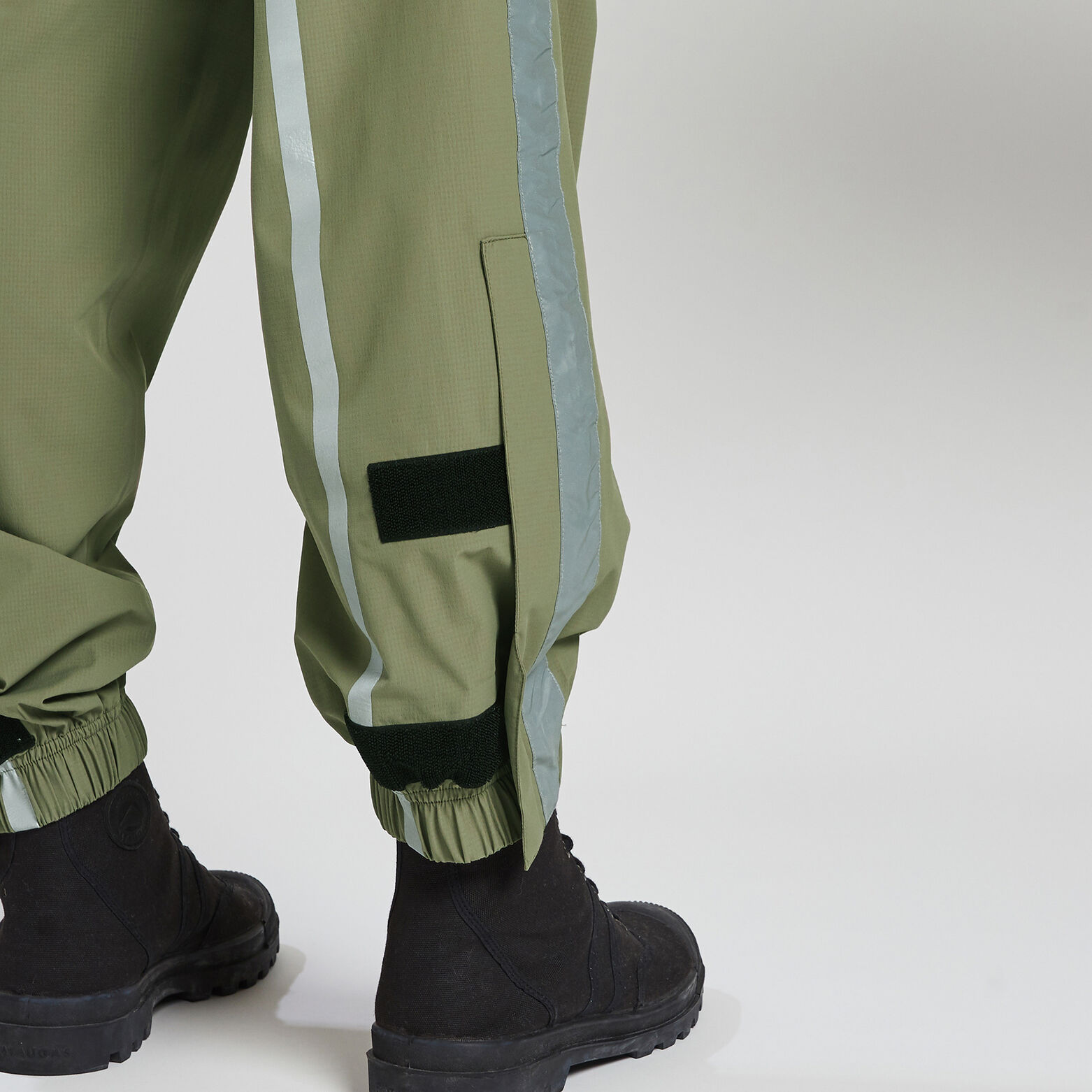 Pantalon taille élastiquée matière imperméable Kaki Clair