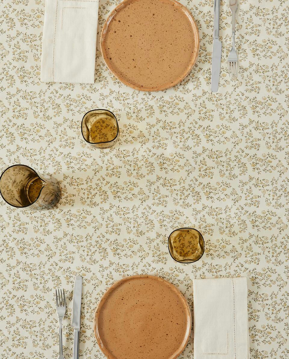 TOALHA DE MESA DE RESINA FLORAL